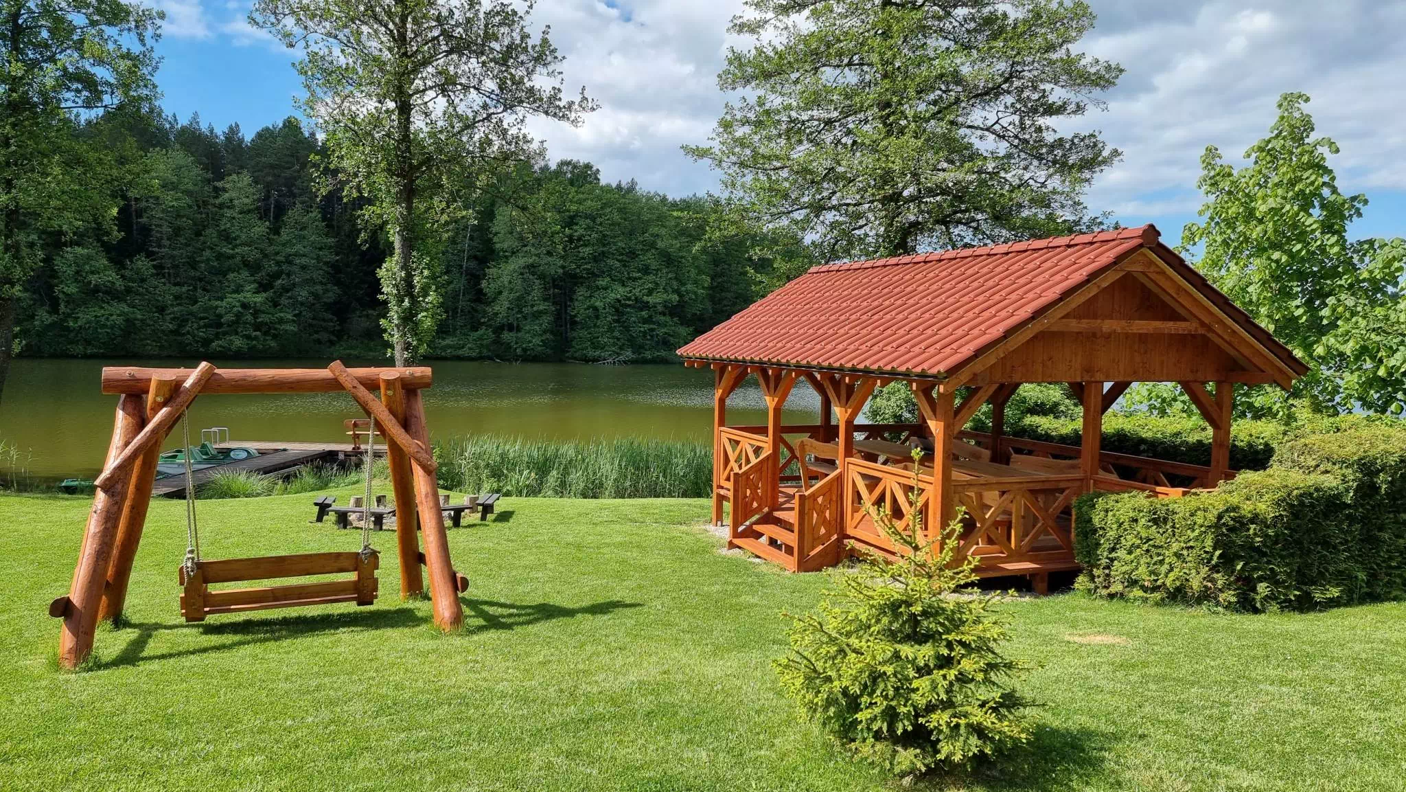 Ein Haus direkt am Czarna-Kuta-See.